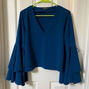 Beautiful XS Bell Sleeved Top by Sugar+Lip2